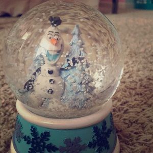 Disney frozen Olaf snow globe